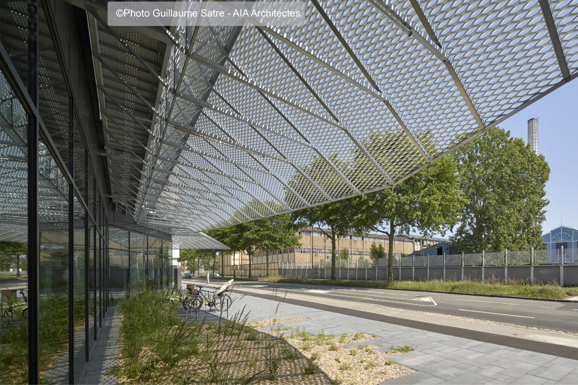 Casquette brise-soleil métal déployé aluminium